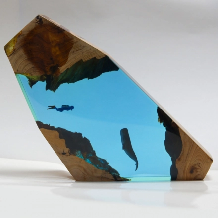 Hot Selling Tabletop Night Light Decorated Blue Diver and Whale Table Lamp Epoxy Resin Lamp