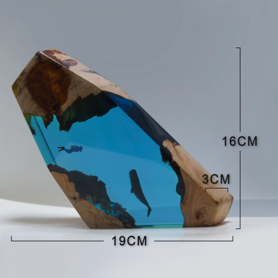 Hot Selling Tabletop Night Light Decorated Blue Diver and Whale Table Lamp Epoxy Resin Lamp (3)